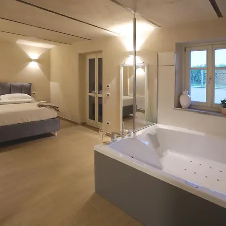 Cascina Bricco San Pietro Bed & Wine شقة فندقية 4*