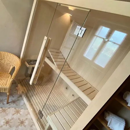 Cascina Bricco San Pietro Bed & Wine 4* Monforte dʼAlba