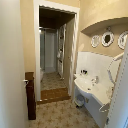 شقة فندقية Cascina Bricco San Pietro Bed & Wine 4*