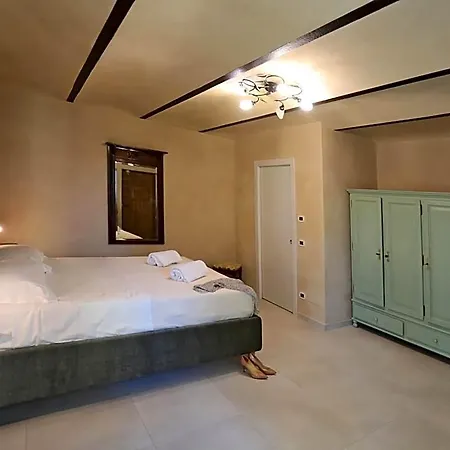 Ξενοδοχείο με διαμερίσματα Cascina Bricco San Pietro Bed & Wine Monforte dʼAlba