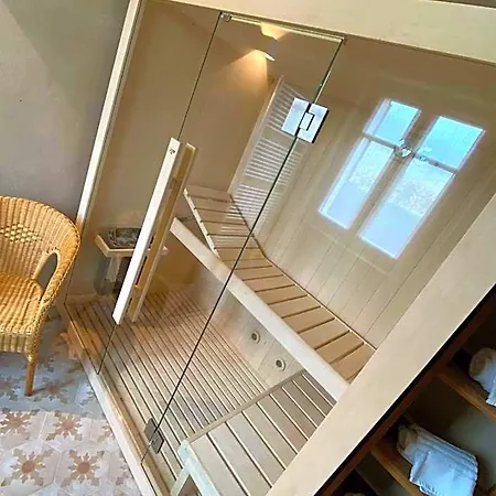 Cascina Bricco San Pietro Bed & Wine 4* Monforte dʼAlba
