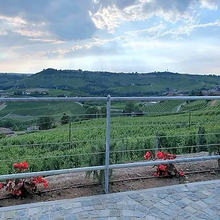 Cascina Bricco San Pietro Bed & Wine 4* Monforte dʼAlba
