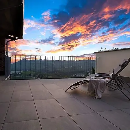Ξενοδοχείο με διαμερίσματα Cascina Bricco San Pietro Bed & Wine 4*