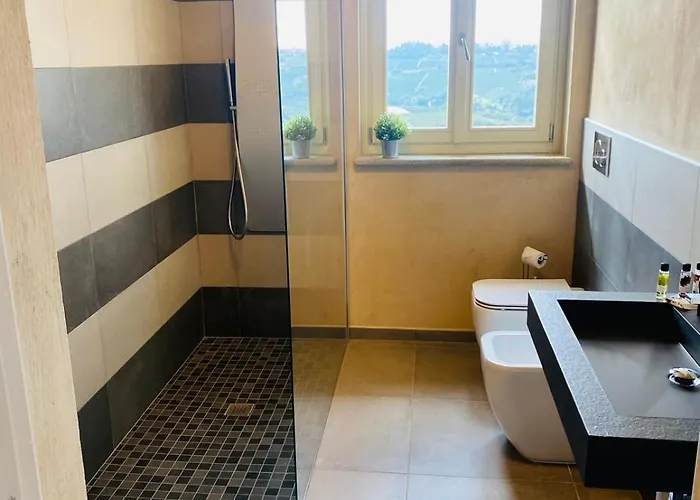 Cascina Bricco San Pietro Bed & Wine 4* Monforte dʼAlba