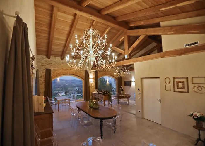 Cascina Bricco San Pietro Bed & Wine Aparthotel 4*